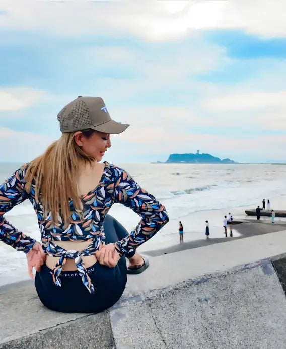 Maka-Hou Women Back Ribboon Rashguard-MULTI LEAF4