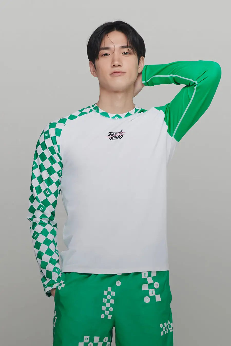 barrel_MensMoveRelaxFitRashGuard_green_image1