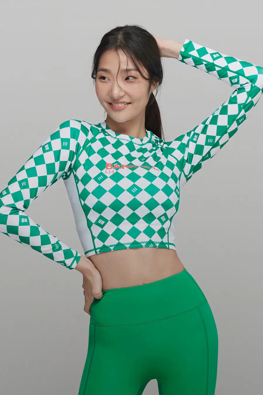 barrel_WomensMoveCropRashGuard_green_image1