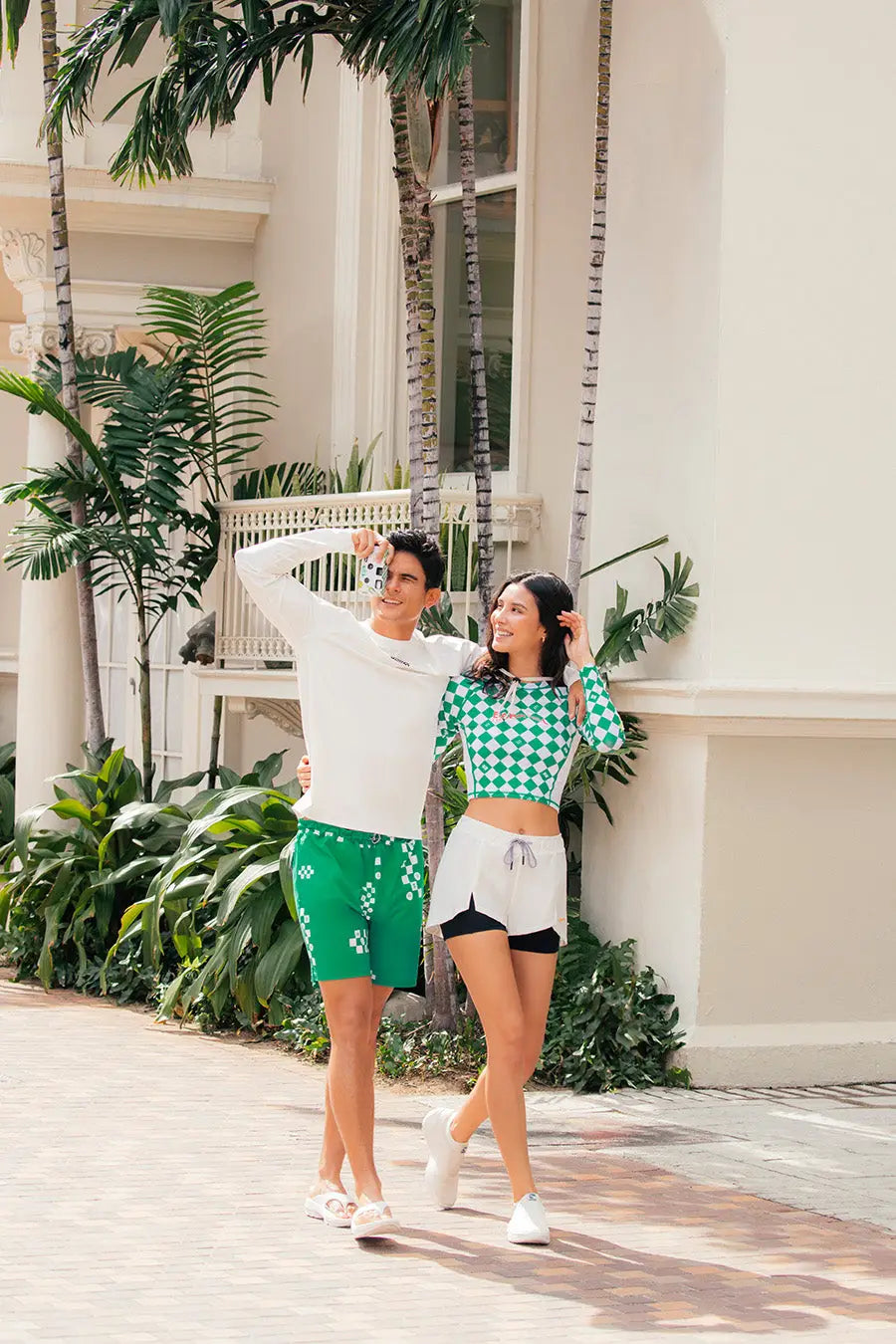 barrel_WomensMoveCropRashGuard_green_image7