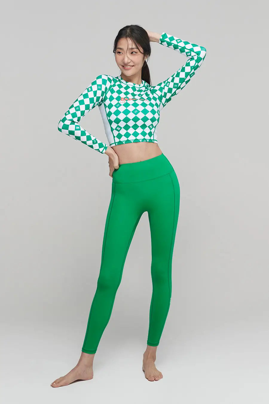 barrel_WomensMoveCropRashGuard_green_image2