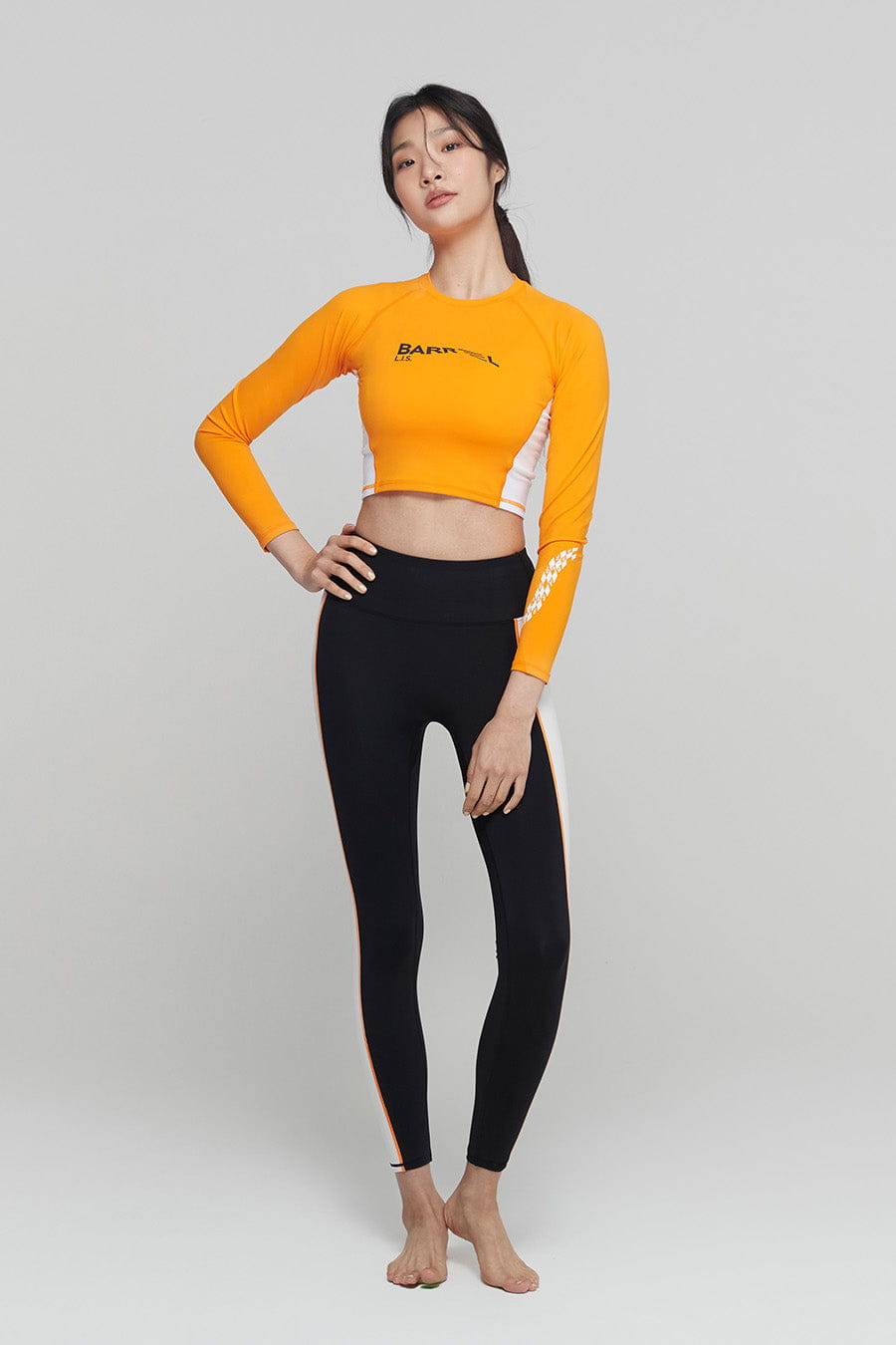 barrel_WomensMoveCropRashGuard_orange_image2