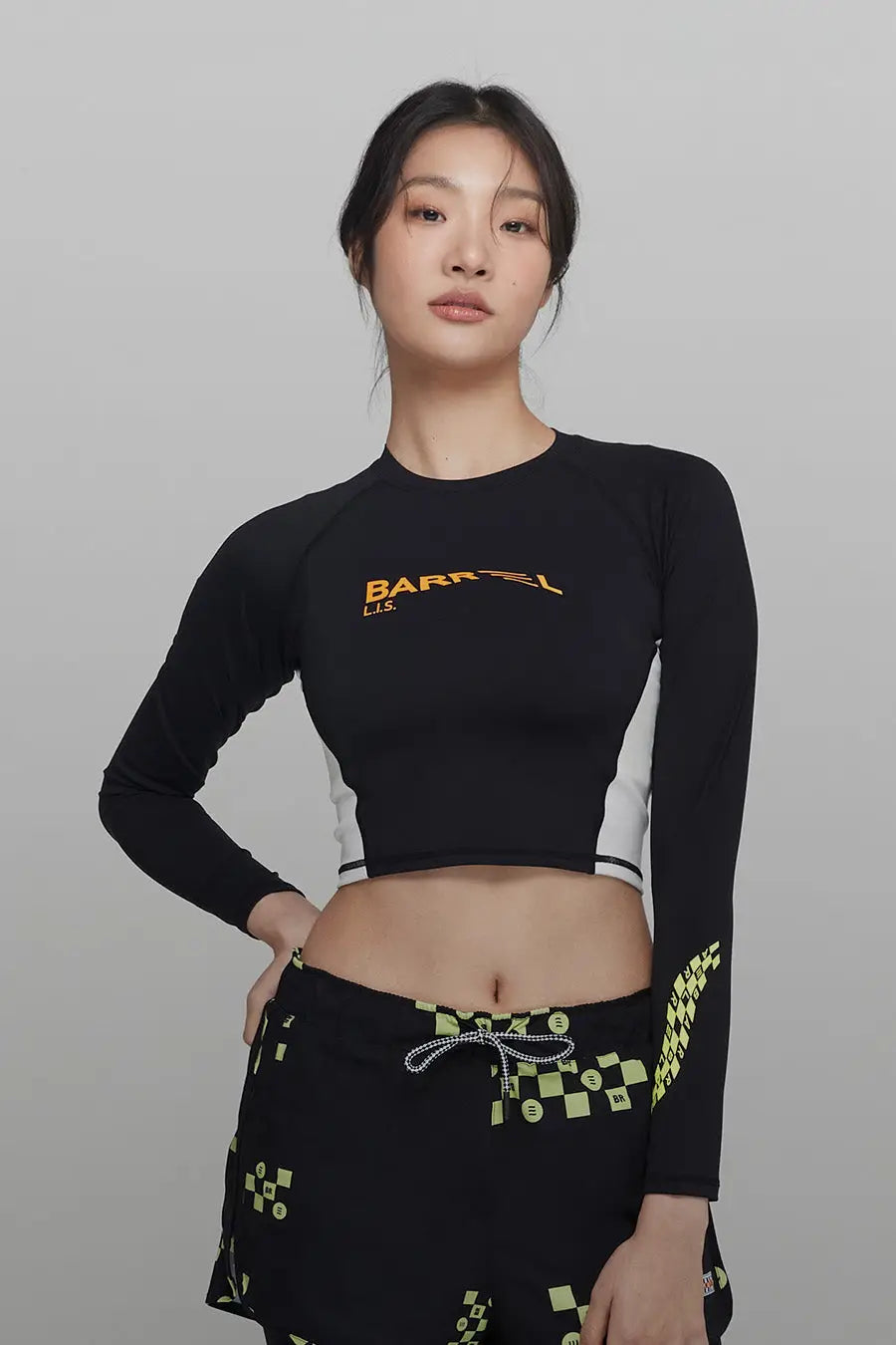 Barrel Womens Move Crop Rashguard-BLACK_image1